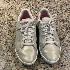 Sketchers Women's Silver Metallic Lace-Up golf Sneakers